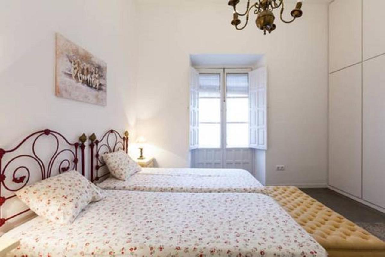 Apartamentos Rg Arenal Sevilla Oda fotoğraf