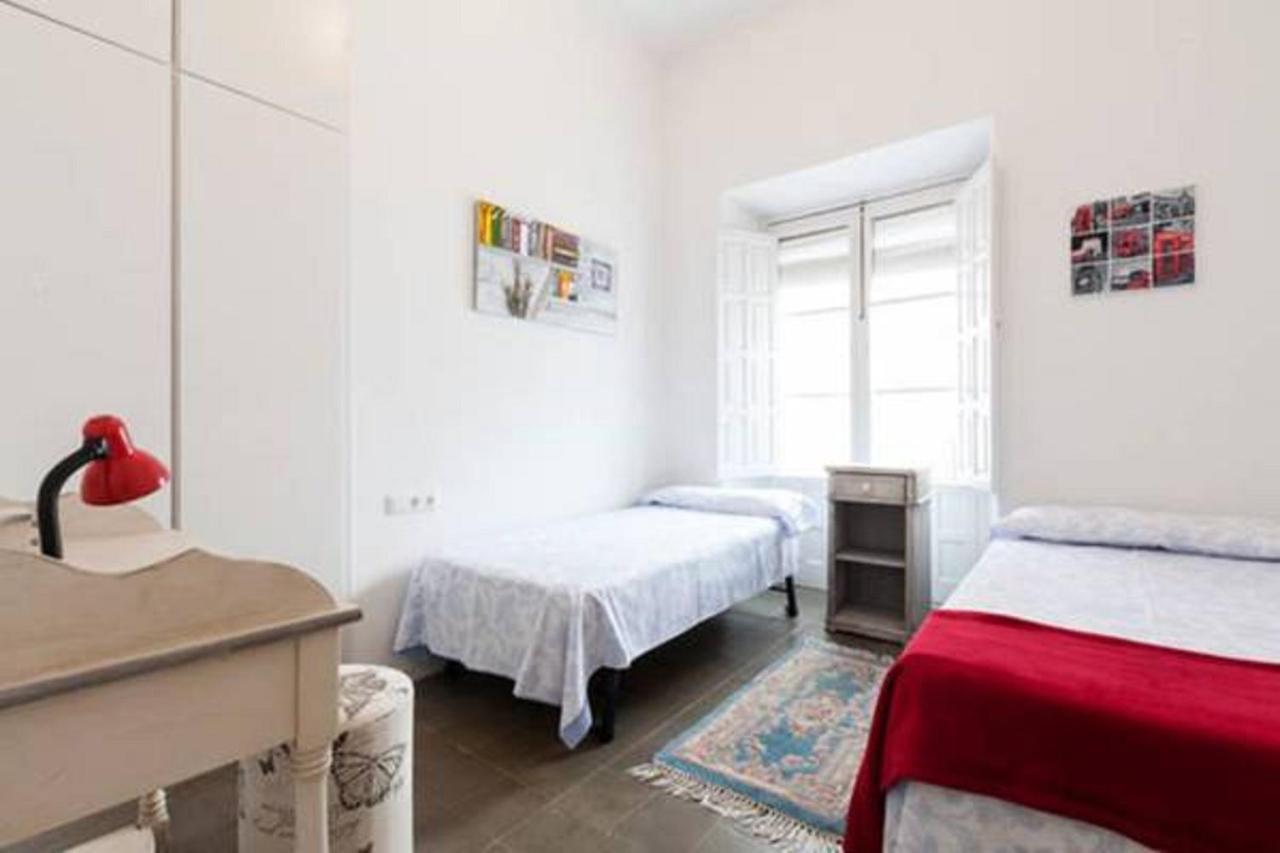 Apartamentos Rg Arenal Sevilla Oda fotoğraf