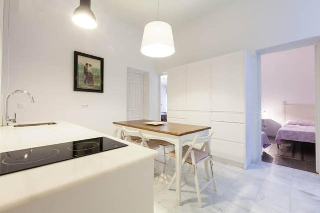 Apartamentos Rg Arenal Sevilla Oda fotoğraf