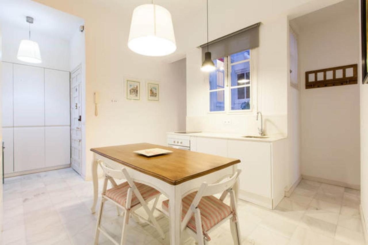 Apartamentos Rg Arenal Sevilla Oda fotoğraf