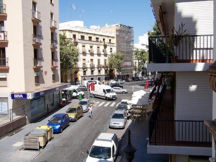 Apartamentos Rg Arenal Sevilla Oda fotoğraf