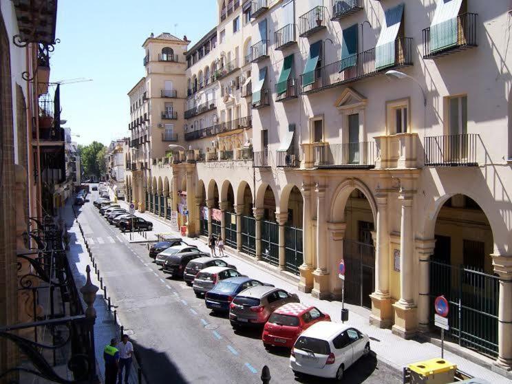 Apartamentos Rg Arenal Sevilla Oda fotoğraf