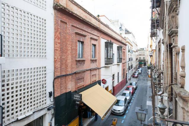 Apartamentos Rg Arenal Sevilla Oda fotoğraf